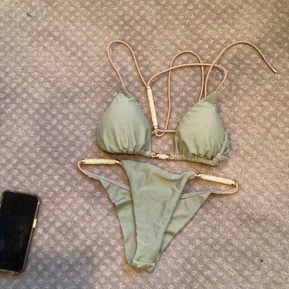 VIX Green Bikini Top and bottom with Beaded Straps - Picture 5 of 5